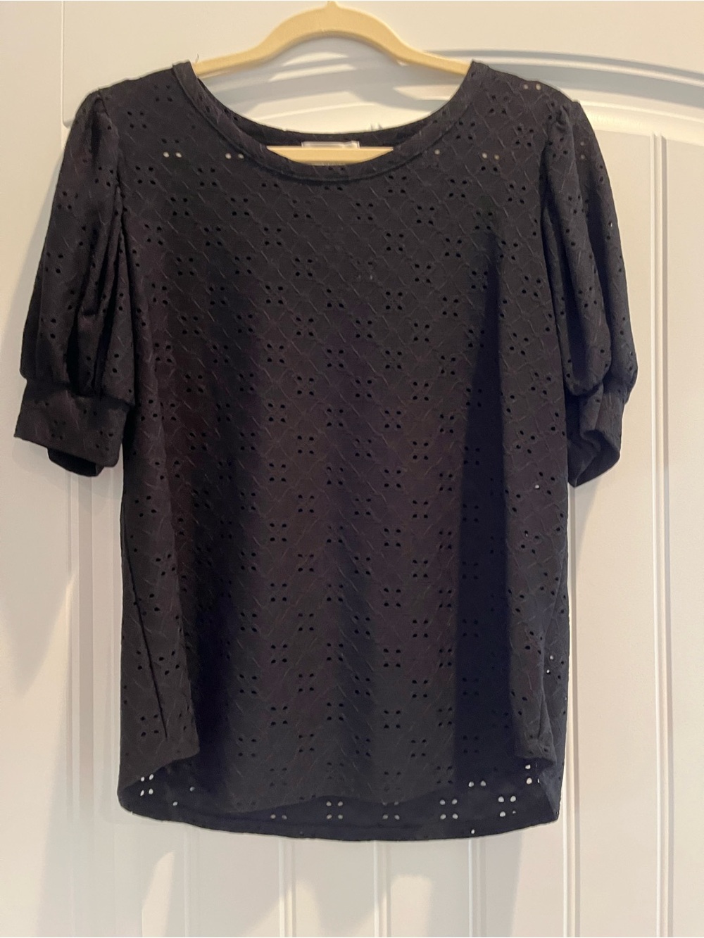 Kim & Cami Black Eyelet Puff Sleeve Tee